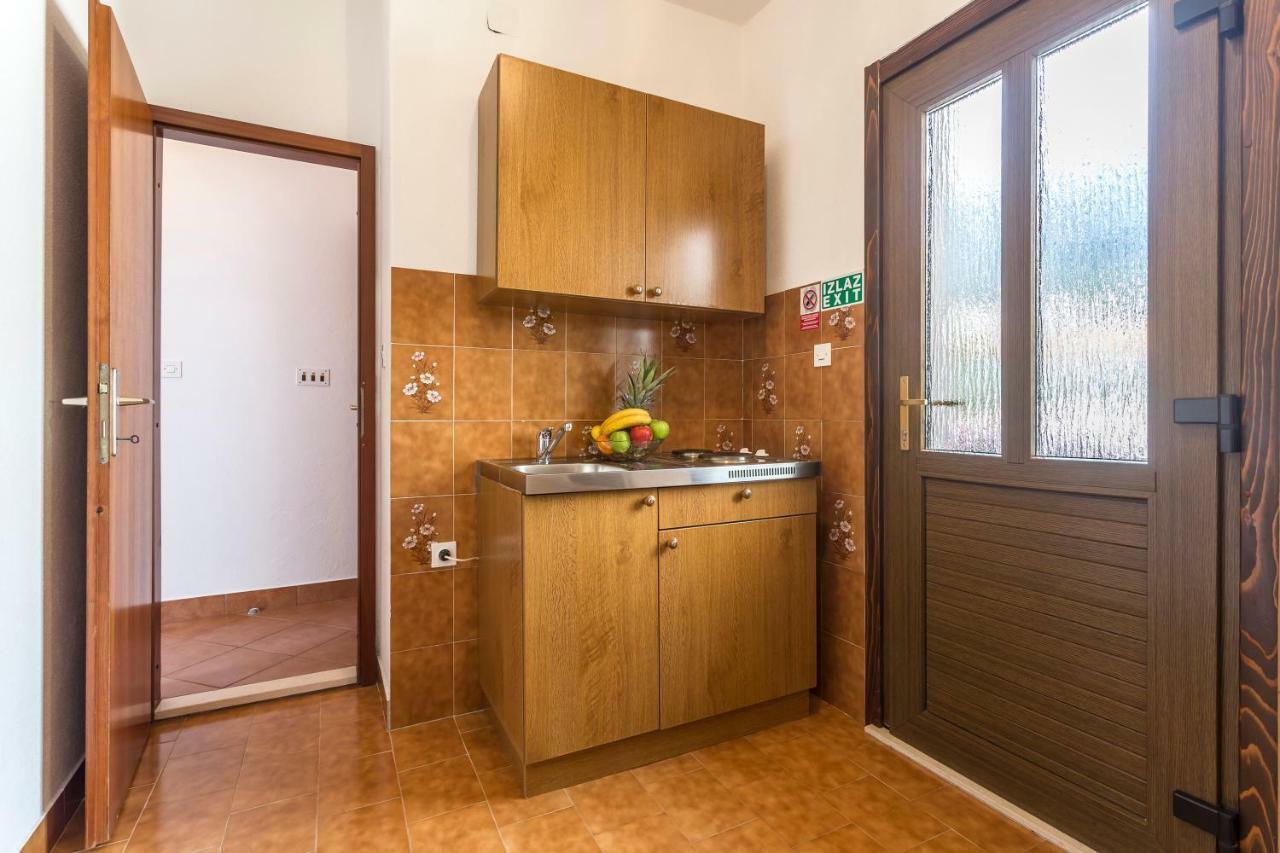 Apartmani Bezma Bol Ngoại thất bức ảnh